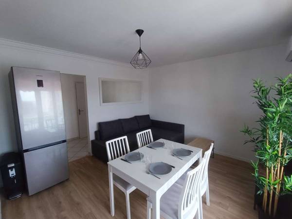 Colocation / Appartement 5 pièces de 81 m², Vénissieux, Rue Ernest Renan / Photo 2