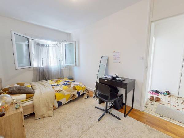 Colocation / Appartement 5 pièces de 85 m², Vénissieux, Rue Léo Lagrange / Photo 2