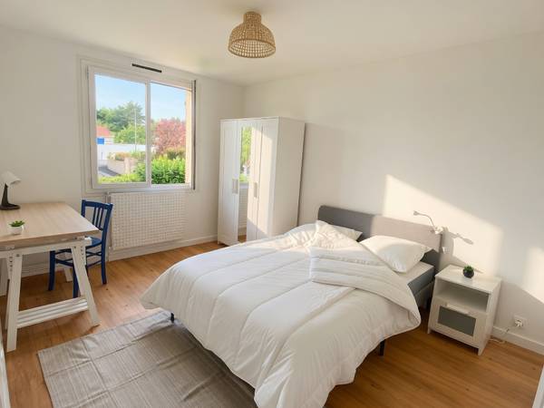Flatsharing / 6-bedroom house · 169 m², Niort, Rue Amédée Bollée / Photo 2