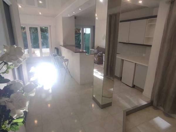 Location / Appartement 1 pièce de 35 m², Nice, Avenue Alfred de Vigny / Photo 2