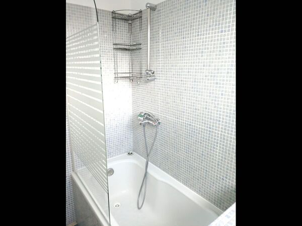 Colocation / Appartement 4 pièces de 65 m², Vaulx-en-Velin, Rue Anatole France / Photo 2