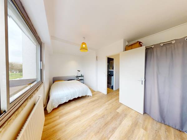 Colocation / Appartement 5 pièces de 80 m², Cenon, Rue du Maréchal Foch / Photo 2