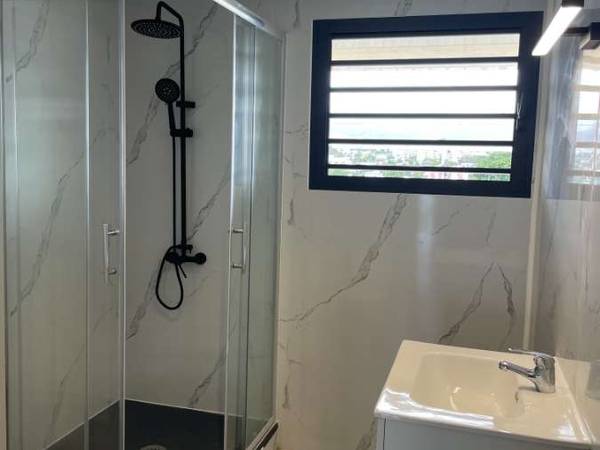 Colocation / Appartement 5 pièces de 104 m², Fort-de-France / Photo 2