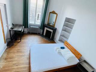 Flatsharing / 10-bedroom flat · 197 m², Bourges, Place Planchat