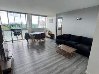 Room share, 5 rooms apartment, Bron