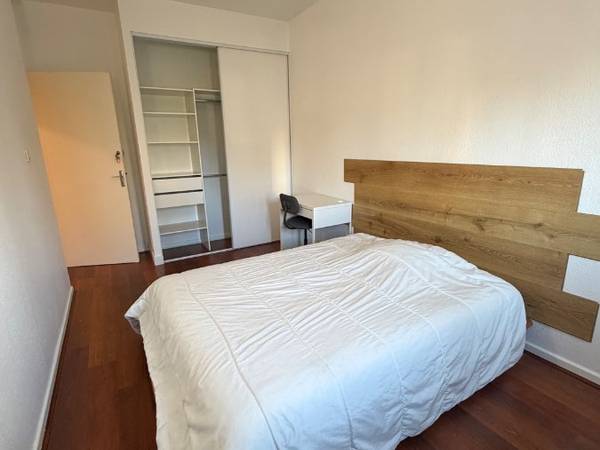 Colocation / Appartement 5 pièces de 80 m², Échirolles, Allée d'Anjou / Photo 2