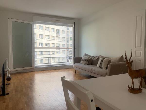 Sous-location / Appartement 2 pièces de 58 m², Courbevoie, Place de l'Hôtel de Ville / Photo 2