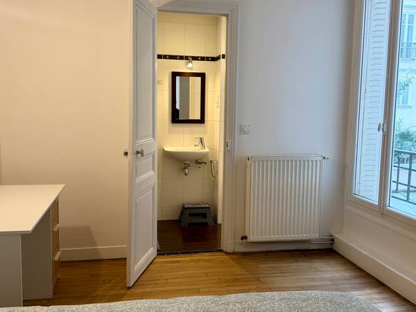 Colocation / Appartement 6 pièces de 85 m², Paris, Rue Eugène Manuel / Photo 2