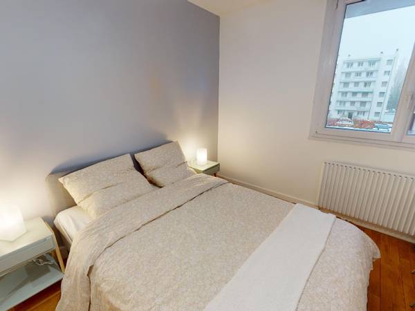 Colocation / Appartement 6 pièces de 84 m², Grenoble, Rue Barral de Montferrat / Photo 2