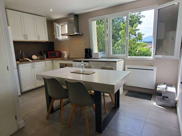 Colocation / Appartement 5 pièces de 74 m², Saint-Martin-d'Hères, Avenue Gabriel Peri / Photo 2