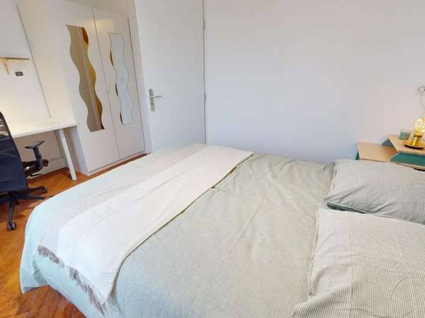 Coliving / Maison 10 pièces de 281 m², Bron, Avenue Salvador Allende / Photo 2