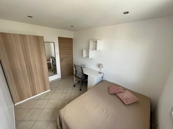 Colocation / Appartement 4 pièces de 67 m², Saint-Martin-d'Hères, Avenue Pierre Sémard / Photo 2