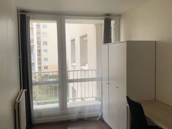 Colocation / Appartement 6 pièces de 110 m², Montigny-le-Bretonneux, Mail des Thuyas / Photo 9