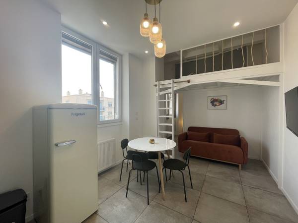 Location / Appartement 2 pièces de 28 m², Vénissieux, Avenue Francis de Pressensé / Photo 2