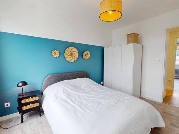 Colocation / Appartement 4 pièces de 88 m², Vénissieux, Av Francis de Pressense 3e Etage Porte de Gauche / Photo 2