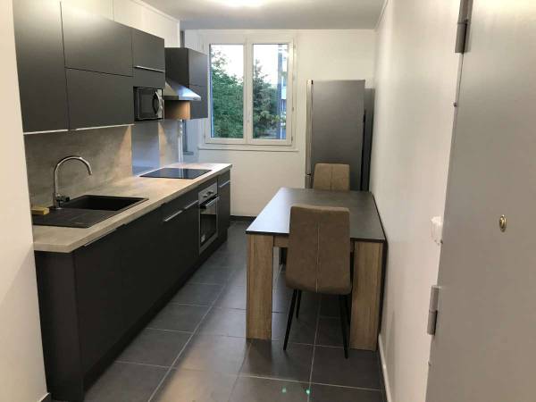 Colocation / Appartement 4 pièces de 70 m², Saint-Priest, Rue Victor Hugo / Photo 2