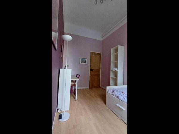 Chambre chez l'habitant / Appartement 4 pièces de 85 m², Marseille, Rue Devilliers / Photo 2