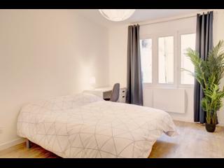 Room share, 5 rooms apartment, Valence