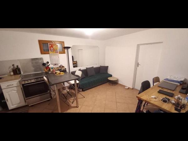 Location / Appartement 2 pièces de 32 m², Marseille, Impasse Chantoisel / Photo 2