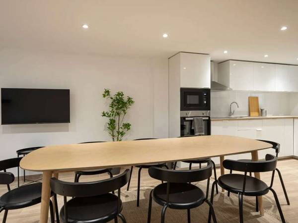 Colocation / Maison 10 pièces de 244 m², Montreuil, Rue de Stalingrad / Photo 8