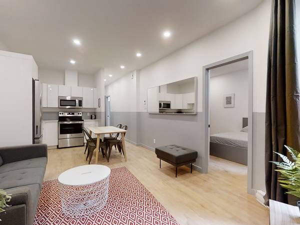 Colocation / Appartement 4 pièces de 100 m², Montréal / Photo 2