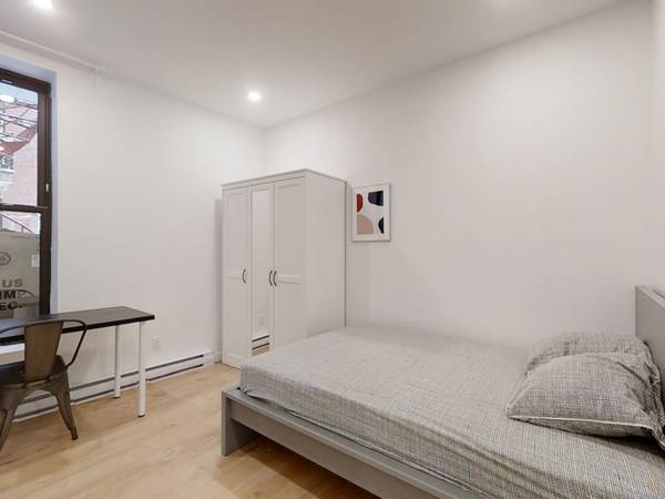 Colocation / Appartement 4 pièces de 100 m², Montréal / Photo 9