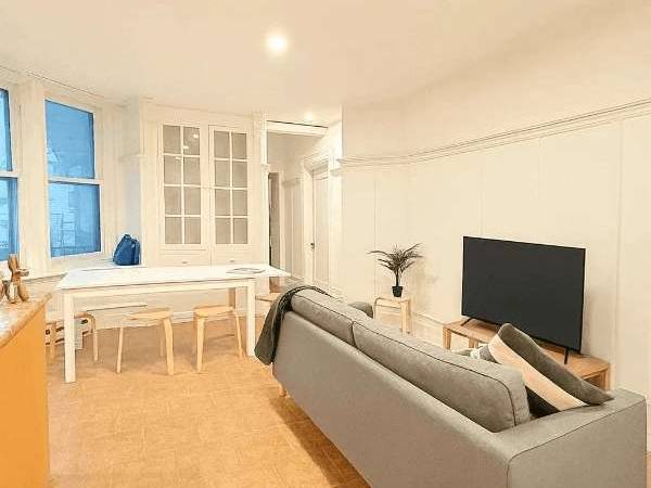 Coliving / Appartement 9 pièces de 100 m², Montréal, Avenue de Lorimier / Photo 2