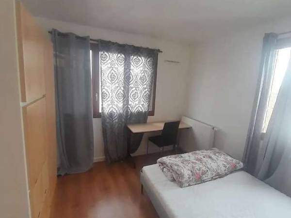 Colocation / Appartement 6 pièces de 114 m², Saint-Denis, Rue Baudet / Photo 2