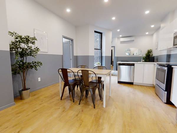 Colocation / Appartement 4 pièces de 110 m², Montréal / Photo 2