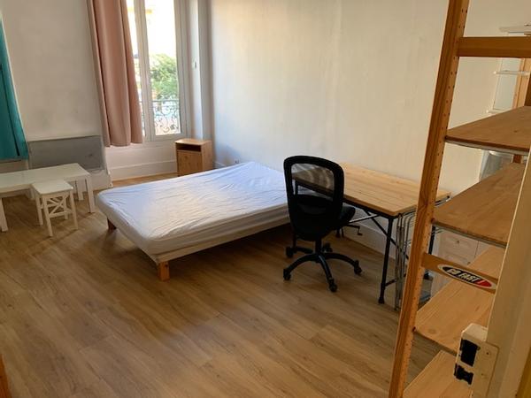 Colocation / Appartement 10 pièces de 216 m², Grenoble, Place Grenette / Photo 2