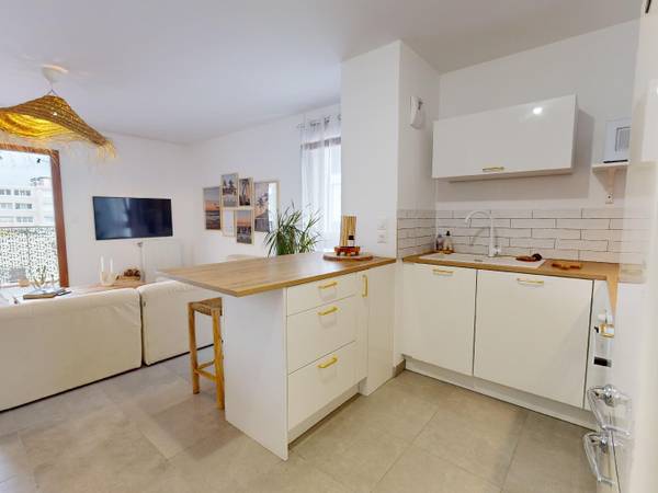 Location / Appartement 4 pièces de 80 m², Lyon, Rue Chantal Sandrin / Photo 2