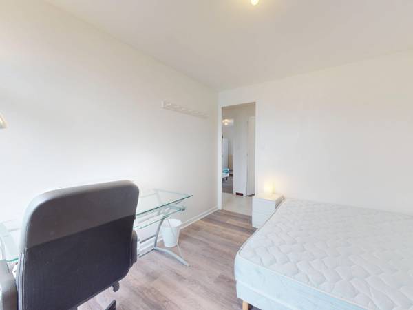 Colocation / Appartement 6 pièces de 86 m², Saint-Martin-d'Hères, Rue du 19 Mars 1962 / Photo 2