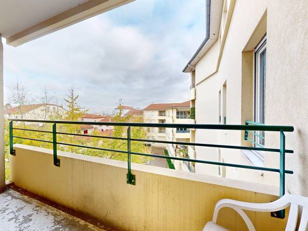 Location / Appartement 3 pièces de 66 m², Oullins-Pierre-Bénite, Rue Voltaire / Photo 2