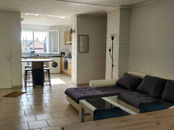Colocation / Appartement 4 pièces de 76 m², Tarbes, Rue Henri Rol-Tanguy / Photo 2