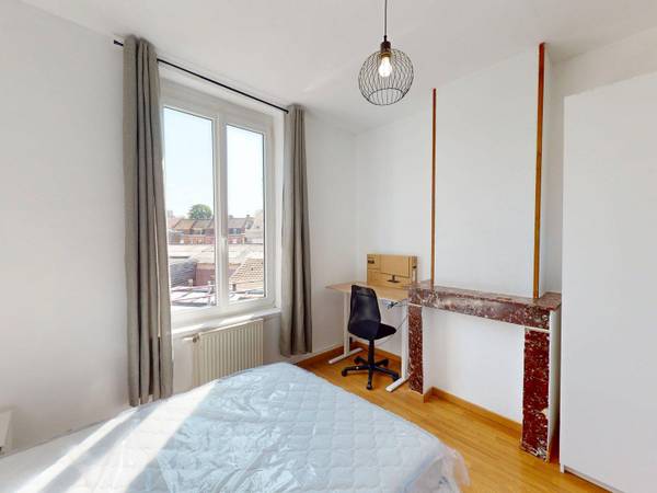 Colocation / Maison 8 pièces de 129 m², Roubaix, Parvis Saint-Jean-Baptiste / Photo 2