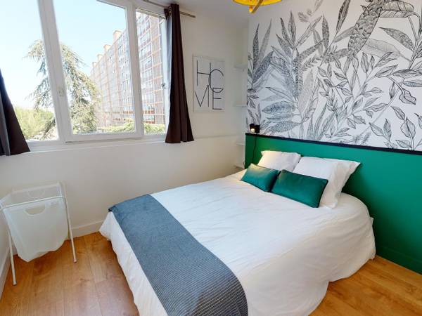 Colocation / Appartement 5 pièces de 75 m², Bron, Rue Edouard Branly / Photo 2