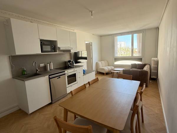 Colocation / Appartement 6 pièces de 111 m², Lyon, Rue Philippe Fabia / Photo 2