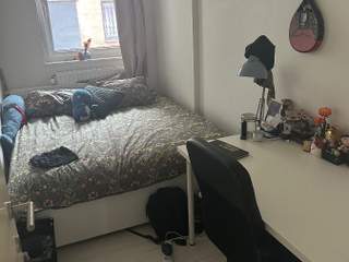Room share / 2 rooms building · 15 m², Bruxelles, Rue Haute