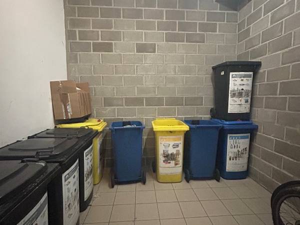 Colocation / Immeuble 2 pièces de 15 m², Bruxelles, Rue Haute / Photo 9