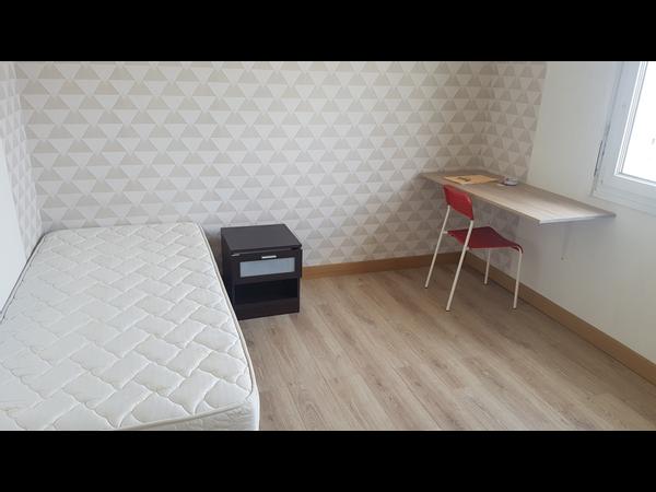 Flatsharing / 5-bedroom flat · 90 m², Villejuif, Rue Jean-Baptiste Baudin / Photo 2