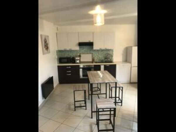 Colocation / Appartement 4 pièces de 75 m², Angers, Rue de la Chalouère / Photo 2