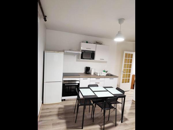 Colocation / Appartement 4 pièces de 55 m², Saint-Martin-d'Hères, Impasse du Pontet / Photo 2