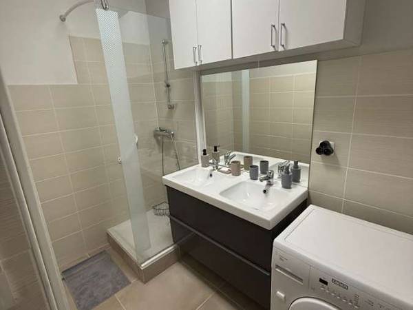 Colocation / Appartement 5 pièces de 90 m², Lyon, Rue Commandant Charcot / Photo 2