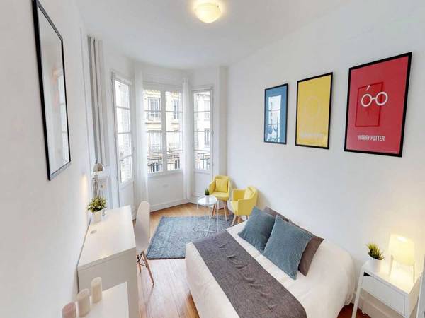 Colocation / Appartement 5 pièces de 90 m², Paris, Rue de Vaugirard / Photo 2