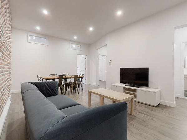 Colocation / Appartement 4 pièces de 115 m², Montréal / Photo 2