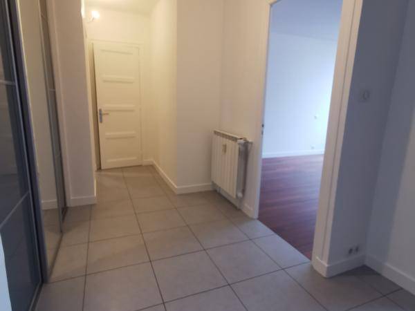 Location / Appartement 2 pièces de 56 m², Annecy, Avenue de Genève (Annecy) / Photo 2