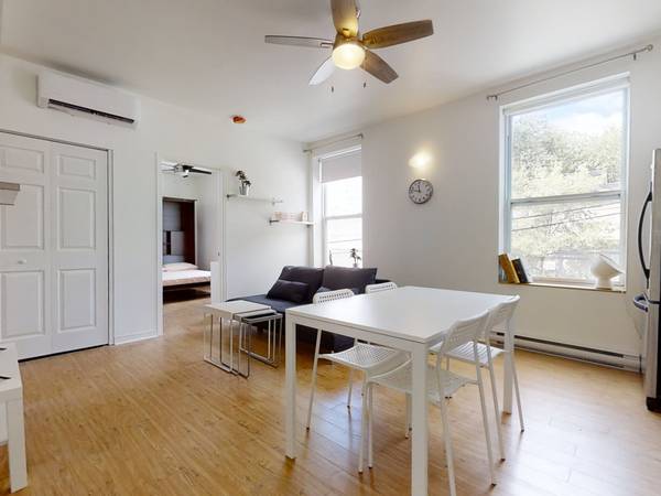 Colocation / Appartement 3 pièces de 75 m², Montréal / Photo 2