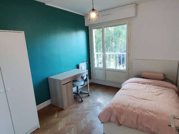 Colocation / Appartement 5 pièces de 70 m², Vitry-sur-Seine, Allée des Champs Fleuris / Photo 2