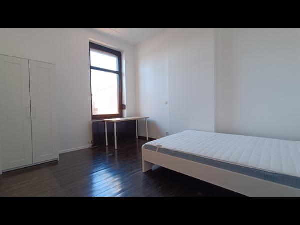 Colocation / Maison 7 pièces de 200 m², Charleroi, Rue Neuve / Photo 2