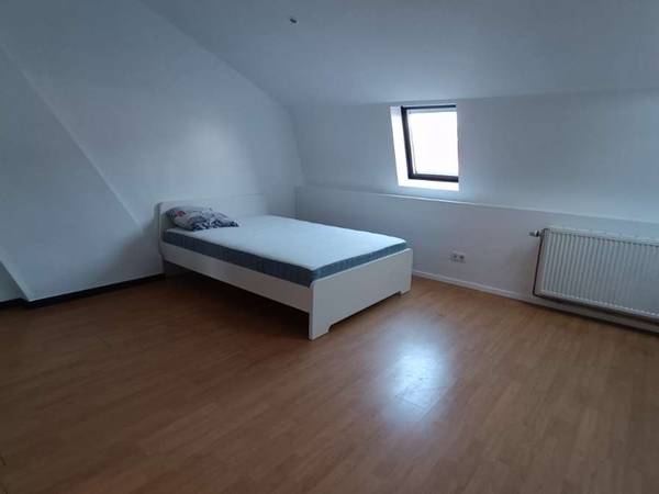 Colocation / Maison 7 pièces de 200 m², Charleroi, Rue Neuve / Photo 2